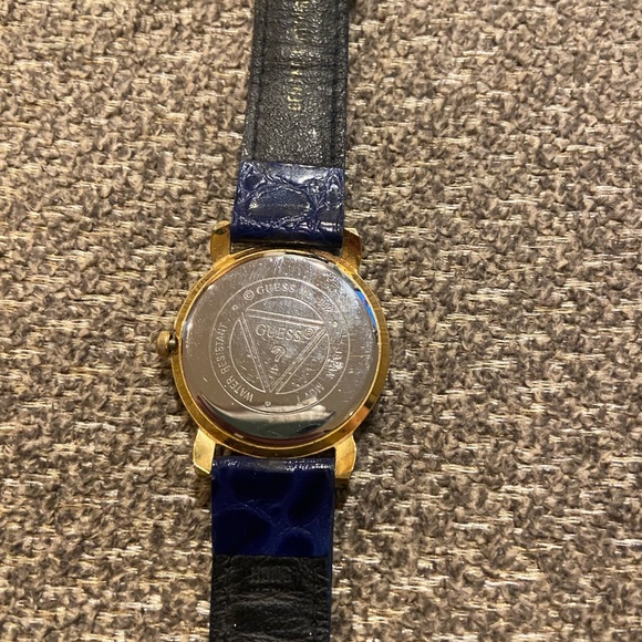 1992 Guess Woman’s watch in great condition - Picture 2 of 6
